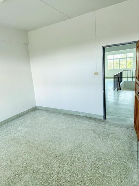 โพธิ์เสด็จ ตลาดสดหัวอิฐ 1.6 กม. วงเวียนน้ำพุ 2.4 กม. ศาลหลักเมืองนครศรีธรรมราช 2.3 กม. ให้เช่าอาคารพาณิชย์ 3.5 ชั้น 5