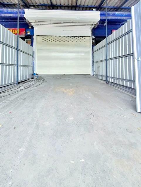 มีพื้นที่ด้านหลังบ้าน กว้างใหญ่ 29ตร.วา. 359 ตร.ม. 3 นอน ตลาดบ้านฟ้า เลอมาร์เช่ 3กม. ถ.นิมิตรใหม่ ให้เช่าอาคารพาณิชย์ 3. 2