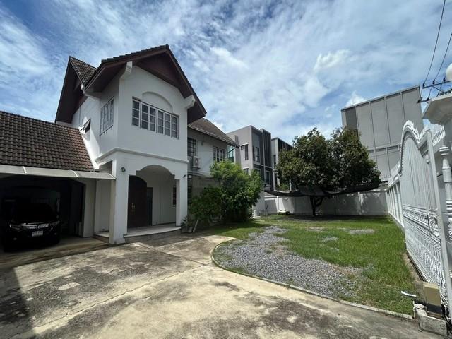 ให้เช่าบ้านเดี่ยว 2 ชั้น 208 ตรว. พร้อมโกดังเก็บของ ซอยลาดปลาเค้า 8 จอดรถได้หลายคัน เหมาะทำออฟฟิศ 4