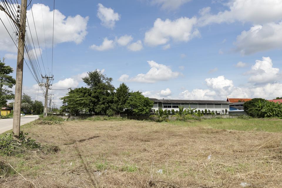 ที่ดินเปล่า จำนวน 1-3-40 ไร่ 3