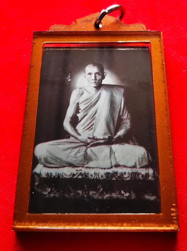 รูปถ่ายหลวงพ่อกวย หลังยันต์ตะวัน (ยันต์จตุรพิธพรชัย) ออกโดย วัดรัตนชัย (วัดจีน) จังหวัดพระนครศรีอยุธยาออกปี 2563