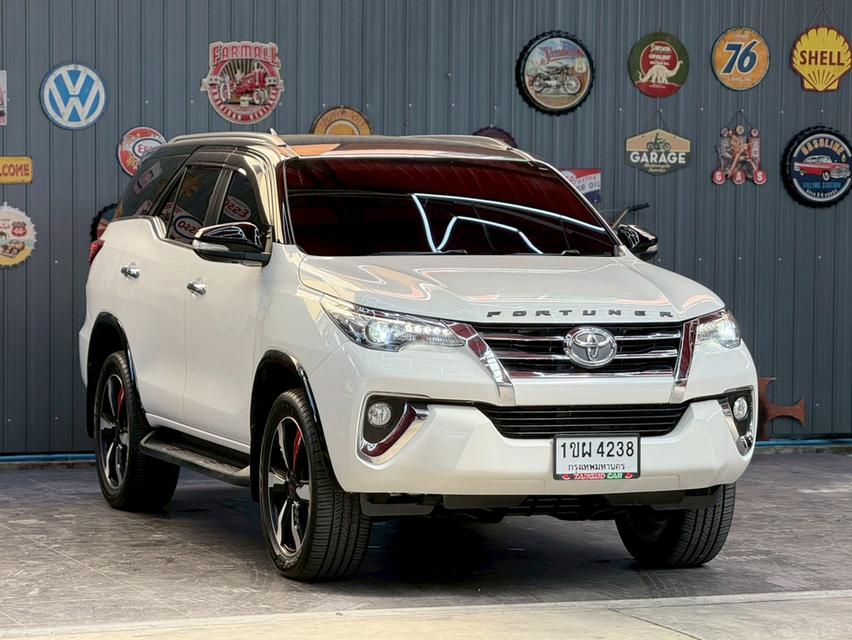 TOYOTA FORTUNER 2.8 V 4WDปี2016รถบ้านแท้ รถสวยบอดี้เดิม รูปย่อยที่ 3