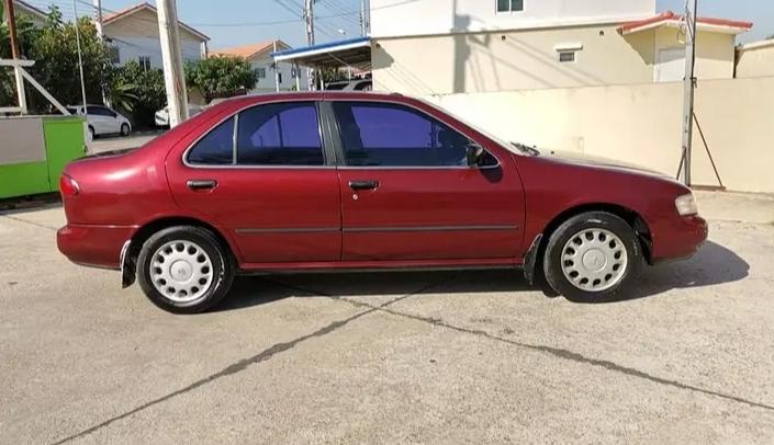 Nissan Sunny B14 สีแดง 6