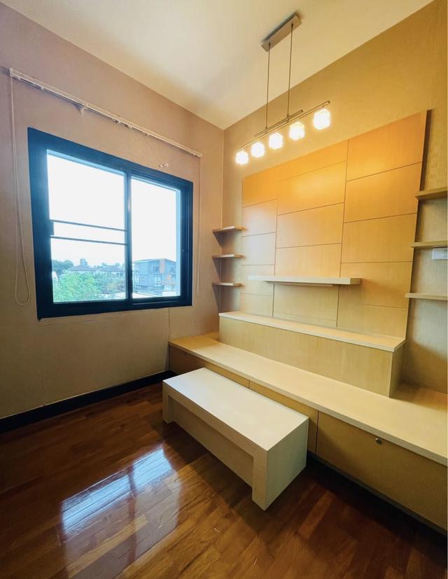 ให้เช่าบ้านเดี่ยว3ชั้นหลังใหญ่ซ.รัชดา32  มี4 ห้องนอน สวนกว้าง 17