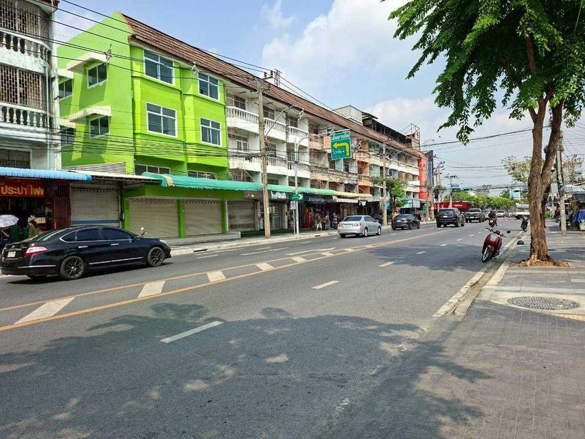 ให้เช่าอาคาร 3 คูหา 3.5 ชั้น + ดาดฟ้า พร้อมบ้าน 2 ชั้น ด้านหลัง ทำเลทอง ลาดพร้าว 71 (N.2012) 1