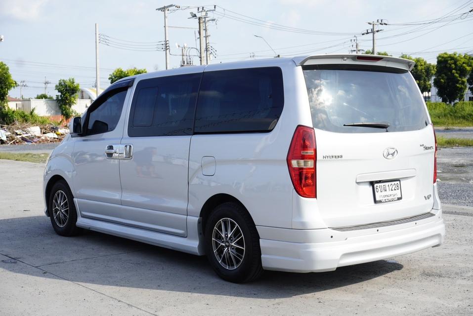Hyundai Grand starex 2.5 Vip 7 ที่นั่งเครื่องยนต์: ดีเซล เกียร์: ออโต้  ปี : 2011 สี: เทา 3