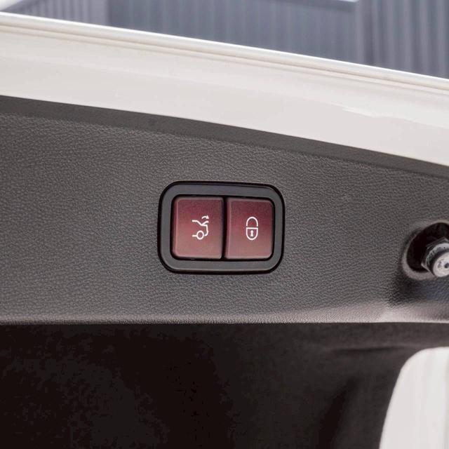 รหัสรถ 67GG3759 Benz E300 AMG ดีเซลไฮบริด 2014 ราคาสุดคุ้ม‼️‼️‼️ รูปที่ 7