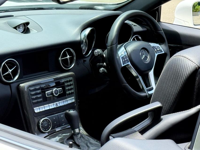 2015 BENZ SLK CARBON LOOK รถมือเดียวออกป้ายแดง รถวิ่งน้อย ประวัติ SERVICE ครบ รถไม่เคยมีอุบัติเหตุครับ 9
