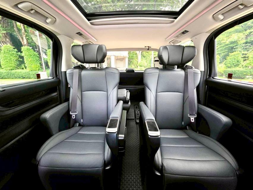 Toyota ALPHARD 2.5SC PACKAGE สีขาว ปี 2023 ไมล์ 20,000 กม.  14