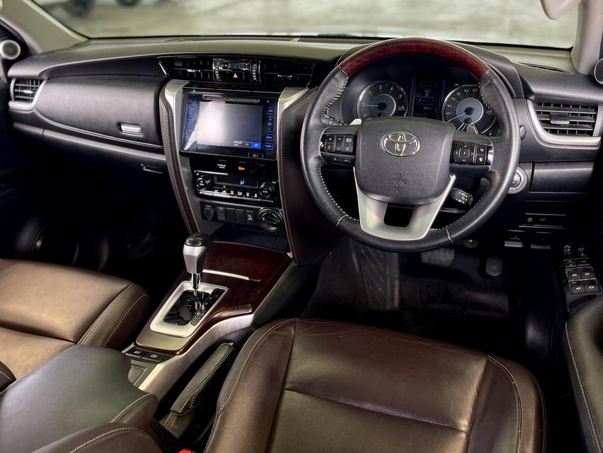 2018 TOYOTA FORTUNER 2.4 V 4WD สีเทา ไมล์ 147768 กม.  11