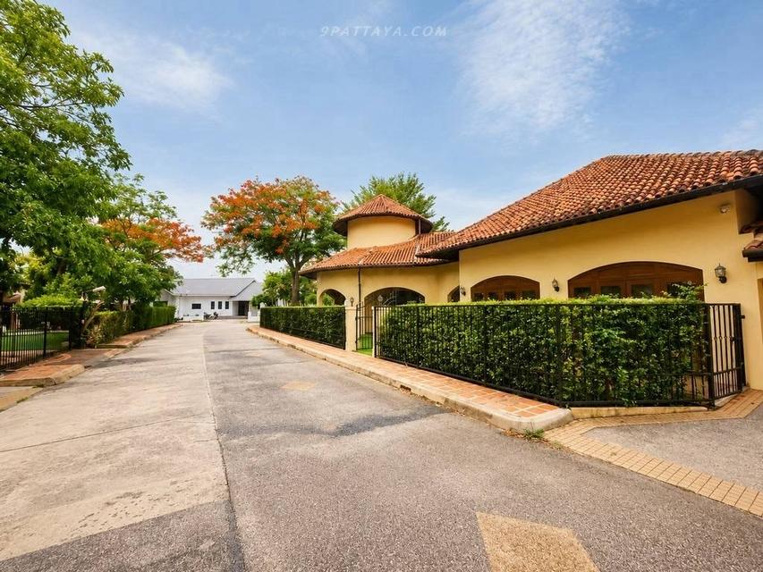 For Sale — Large Pool Villa in Siam Country Club Area Land size: approx. 168 sq.wah• Single-storey house• Strong red brick structure• 3 bedrooms 4