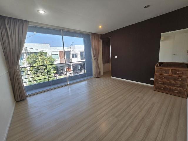 ให้เช่าทาวน์โฮม2ชั้น แปลงมุม 23ตรว. ใกล้แฟชั่นไอส์แลนด์ 4