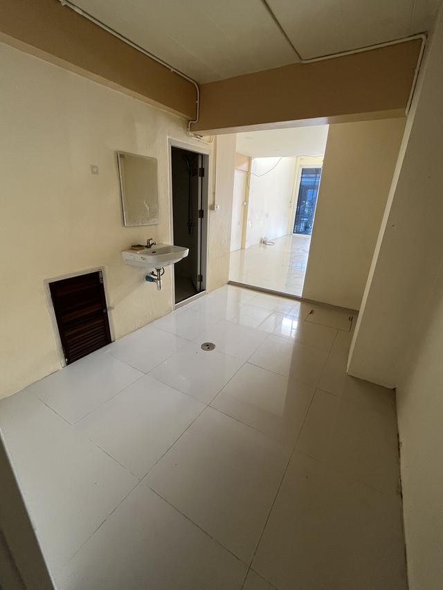 อาคารพาณิชย์ ทำเลโคตรดี ห้องมุม 4ชั้นครึ่ง 36 ตรว. 4 ห้องนอน 4ห้องน่ำ1ชั้นลอย พร้อมพื้นที่ว่างด้านข้าง 5