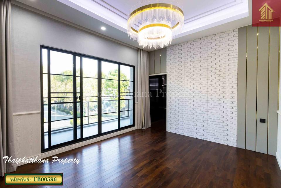 แกรนด์ บางกอก บูเลอวาร์ด ศรีนครินทร์ 8