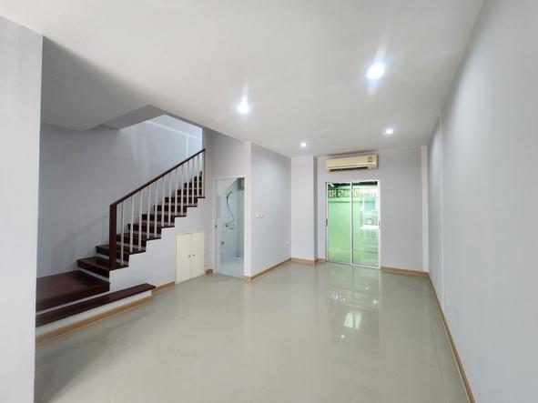 ขายทาวน์โฮม 2 ชั้น ปรับปรุงใหม่ หมู่บ้านแกรนดิตี้ บางบัวทอง ขนาด 18 ตร.ว. ใกล้เซ็นทรัลเวสเกต 3