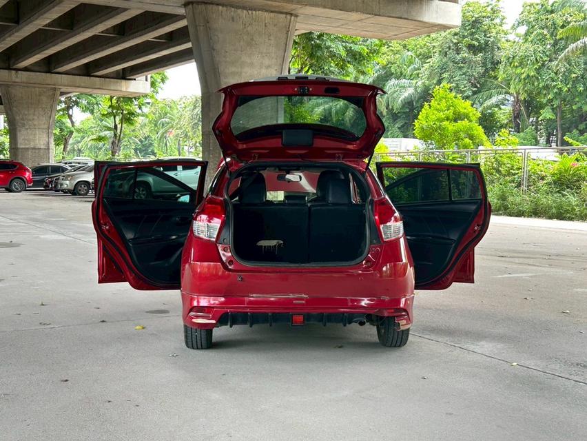 Toyota Yaris 1.2E Year 2014 17