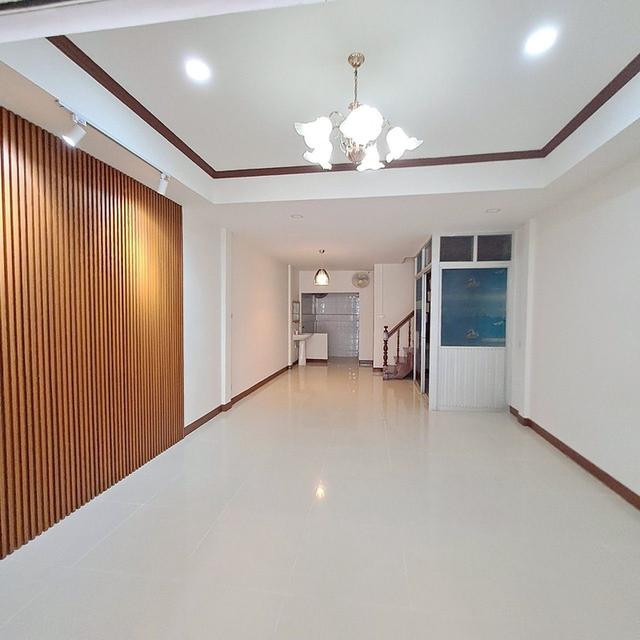 ขายบ้านทาวน์โฮม ย่านปากเกร็ด รีโนเวทใหม่หมด พร้อมเข้าอยู่