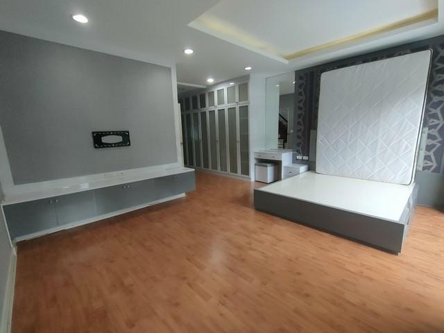 ขายพร้อมผู้เช่าทาวน์โฮม 3 ชั้น ม.วิสต้า ปาร์ค พระราม 2 Renovate ใหม่