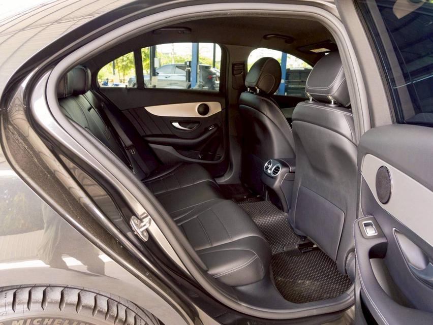 Mercedes Benz C300e AMG SPORT  ปี จด 2022 16