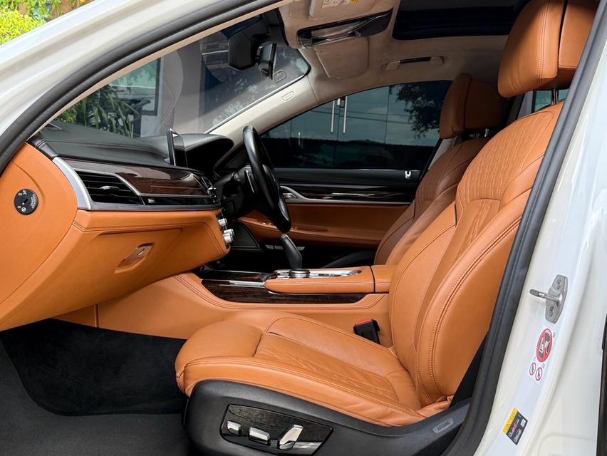 2019 BMW 740le PURE EXCELLENCE รถออกศูนย์ BMW รถวิ่งน้อย เข้าศูนย์ตามระยะ วารันตีศูนย์ยังเหลืออีกนานครับ 12