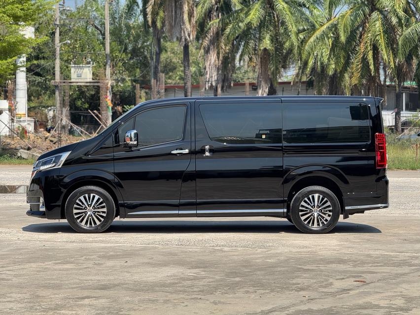 Toyota Majesty 2.8 grande top 2024 สีดำ  ออโต้ ใหม่ที่สุดในตลาด รูปที่ 2