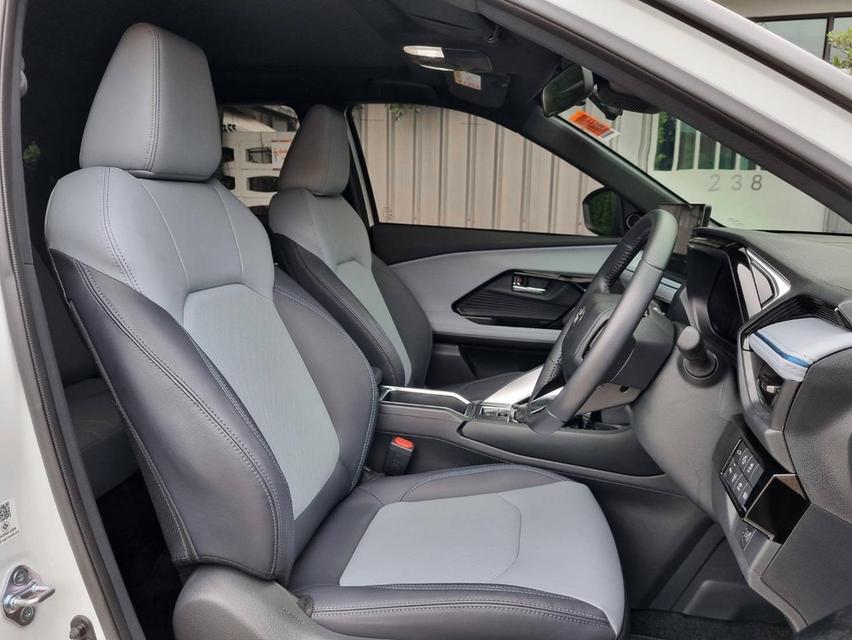 Toyota Yaris Cross 1.5 Hybrid Premium Luxury 2025  12