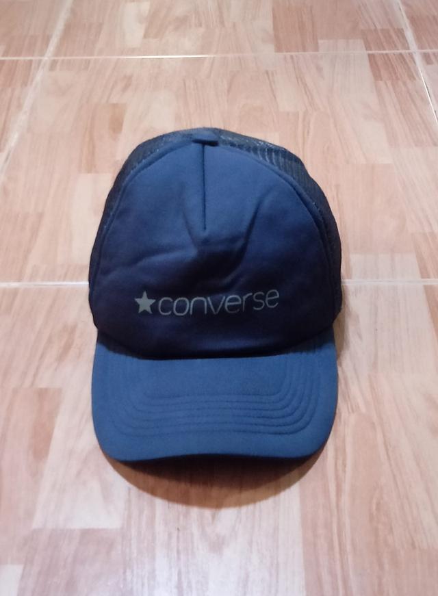 CONVERSE หมวกแก๊ปสกรีนชื่อแบรนด์ หลังตาข่าย หน้าบุฟองน้ำ ปีกสวยไม่หัก ด้านหลังมีตัวปรับเลื่อนขนาด สภาพดี รูปที่ 1