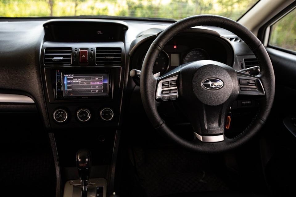 Subaru Xv 2.0i AWD สีขาว ปี 2014 มือเดียวป้ายแดง 16
