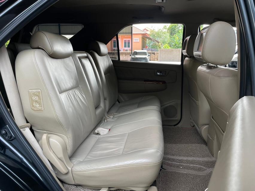 TOYOTA FORTUNER 3.0V 4WD 2010  12