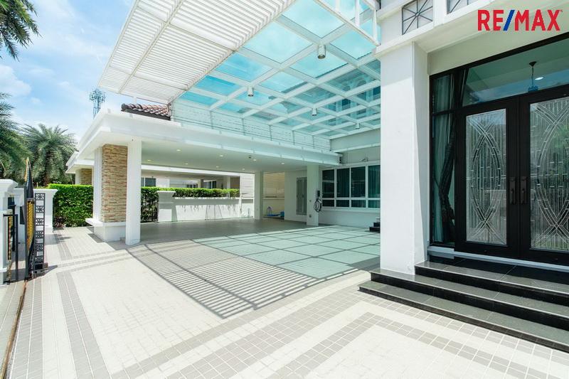 บ้านเดี่ยว แกรนด์ บางกอก บูเลอร์วาร์ด เพชรเกษม - ปิ่นเกล้า ถ.กาญจนาภิเษก บางแค มีสระว่ายน้ำส่วนตัว 179.1 ตร.ว.   2