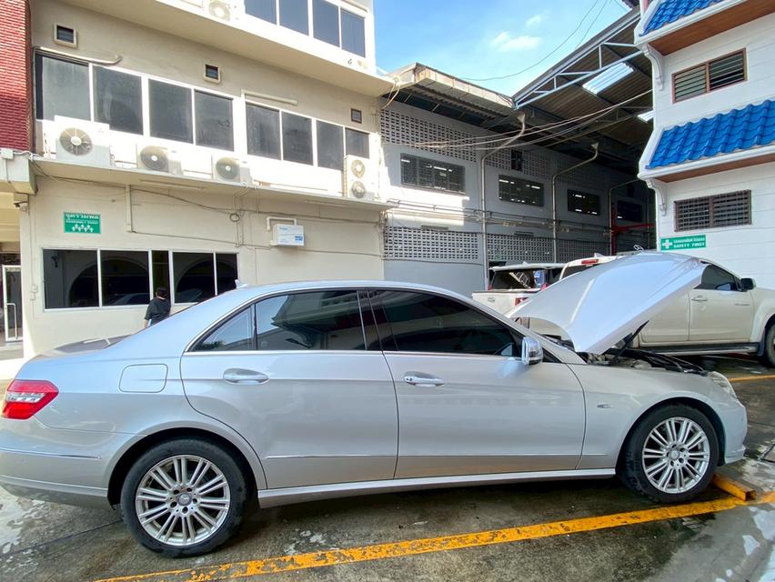 รถยนต์ Mercedes Benz รุ่น E 200 CGI BE ปี 2011 สีเทา 3