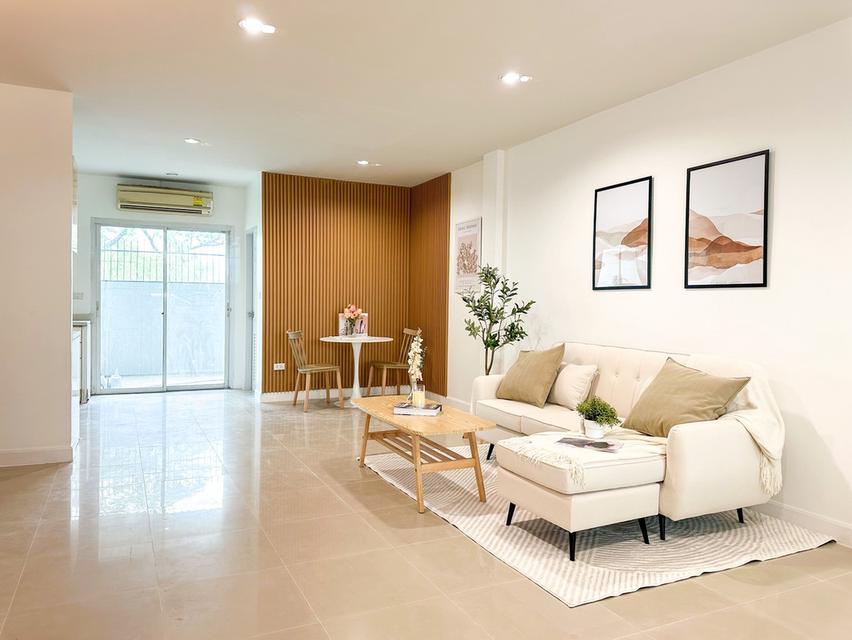 ขาย ทาวน์โฮม 3 ชั้น หมู่บ้าน เดอ สยาม สวนหลวง ร.9  ขนาด 26 ตร.วา หน้ากว้าง 5.5 เมตร จอดรถได้ 2 คันสบายๆ 19