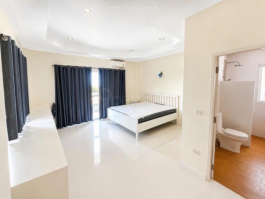 Urgent Sale — Large 2-Storey Detached House in Nong Pla Lai, PattayaUrgent sale at a special price. Owner needs to sell below market value 406sqw 8