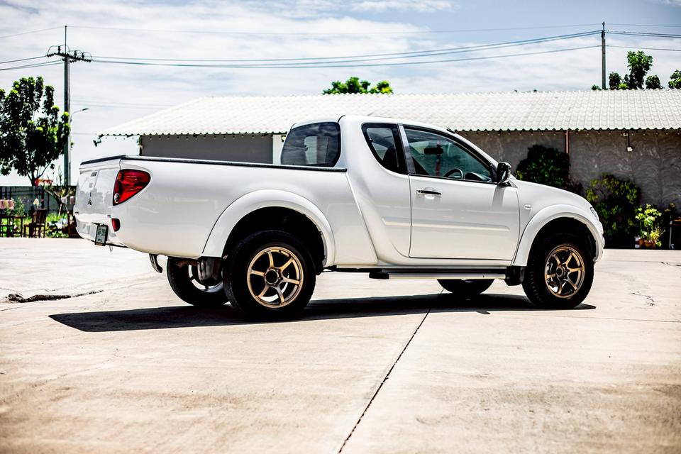 Mitsubishi Triton PLUS MEGA CAB 2.5 GLX เกียร์ธรรมดา ปี 2012 สีขาว