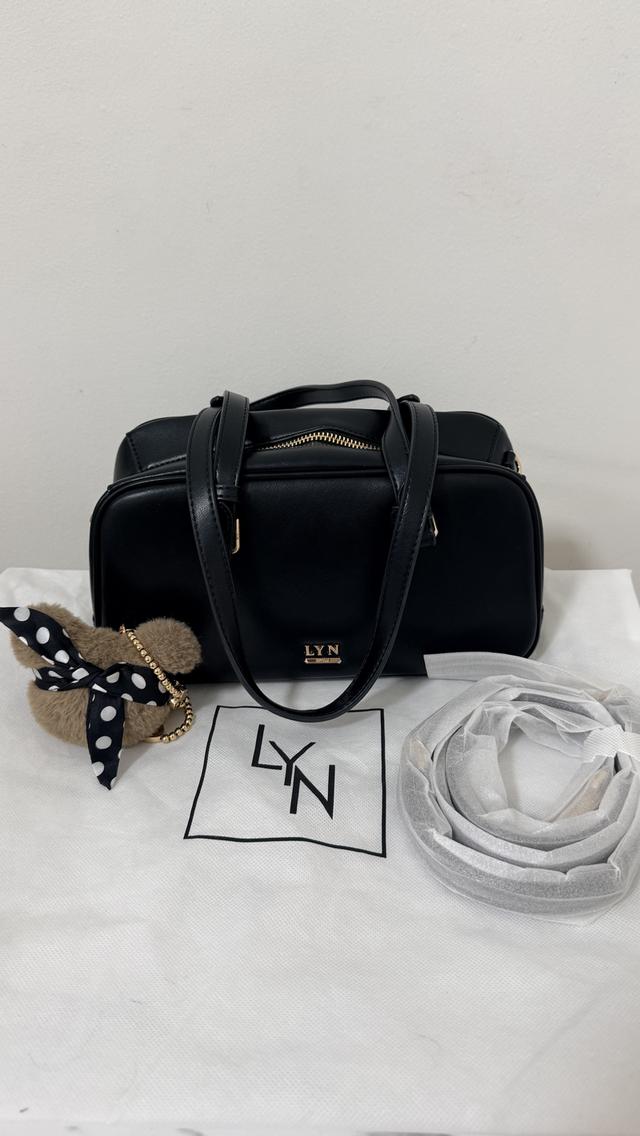 LYN BETZY II M Shoulder Bag