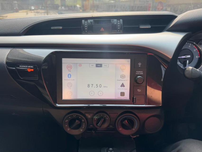 Toyota Hilux Revo Smart Cab 2.4 Entry MT ปี 2021 8