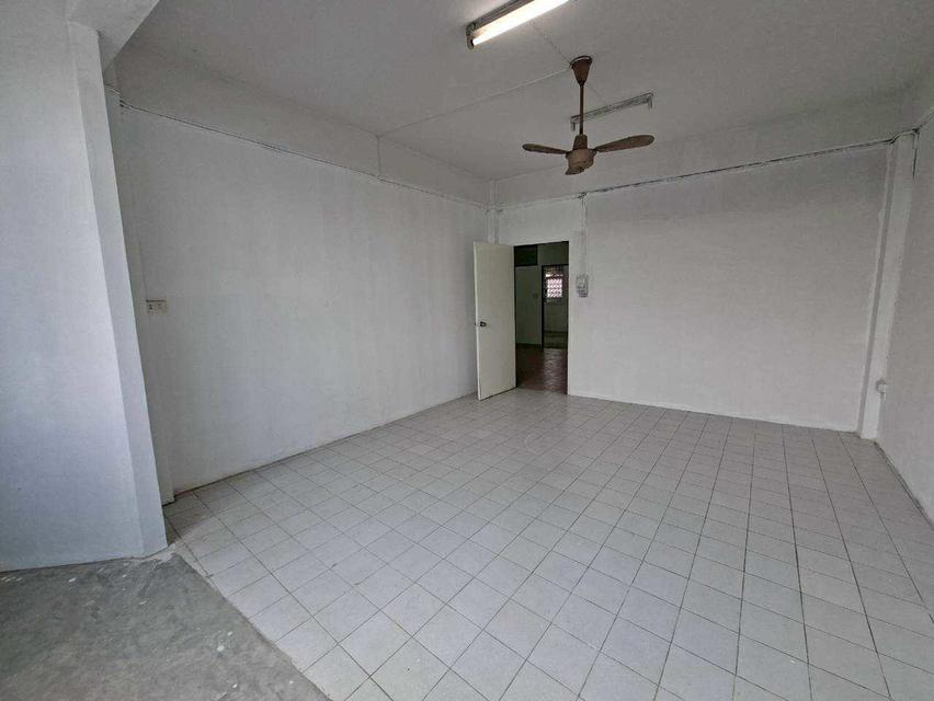 ให้เช่าอาคาร 2 ห้อง 3 ชั้นครึ่ง + ดาดฟ้า ทำเลทอง ลาดพร้าว 71 (ตรงข้ามตลาดนัด ใกล้ป้ายรถเมล์) (N.1723) 8