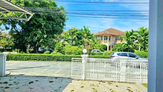 รร.สตรีวิทยา2 ย่านลาดพร้าว จัดเต็มเฟอร์ฯ 90ตร.วา.355 ตร.ม. 5นอน MRT วัชรพล 2.7กม. บ้านเดี่ยว 2 ชั้นหรูหรา 4 น้ำ 7