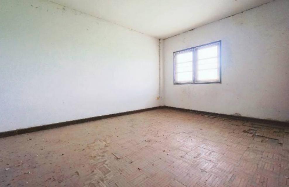 ขาย ทาวน์โฮม 2 ชั้น บ้านสวนสุทธิดา คลองห้า ราคาเพียงหลักแสน 110 ตรม 18 ตรว 2 ห้องนอน ทำเลดีใกล้ถนนใหญ่ รีโนเวทอยู่เองก็ด 6