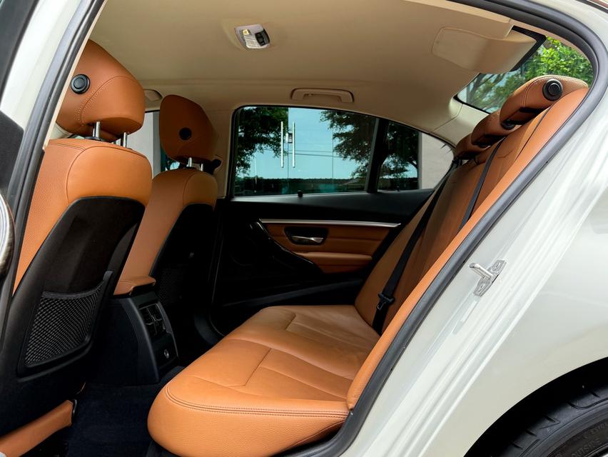 2018 BMW 330e LCI รถมือเดียวออกป้ายแดง รถวิ่งน้อยเพียง 90,000 กม ประวัติศูนย์ครบ รถไม่เคยมีอุบัติเหตุครับ 14