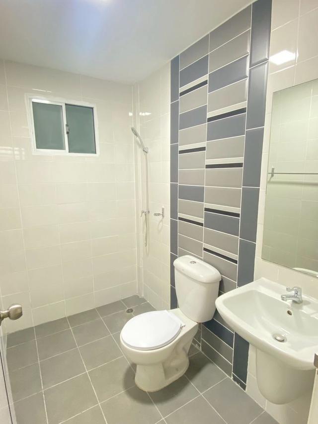 ขาย ทาวน์เฮาส์ 2 ชั้น สไตล์โมเดิร์น เนื้อที่ 19.8 ตารางวา หมู่บ้านเดอะทรัสต์ทาวน์ วงแหวน-ลำลูกกา ซ.15 ถนนบึงคำพร้อย ต.บึงคำพร้อย อ.ลำลูกกา ปทุมธานี 16