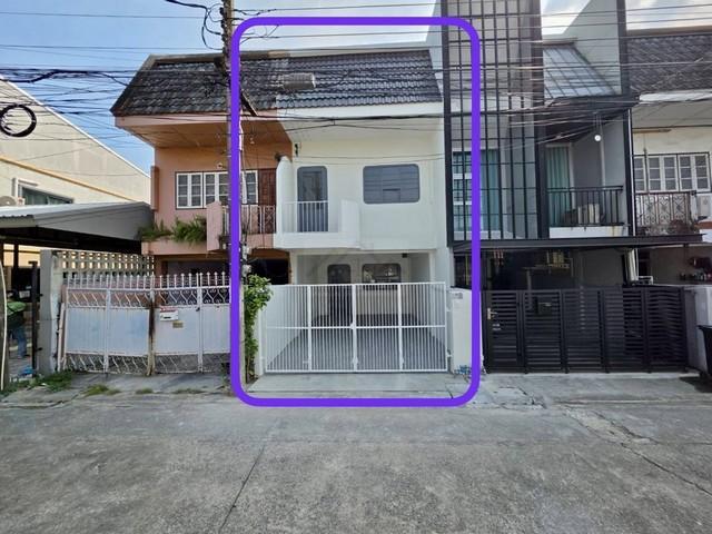 ให้เช่าทาวน์เฮาส์ 2 ชั้น 24 ตร.ว. ถนนโชคชัย 4 ซอย 55 รีโนเวทใหม่ ใกล้เซ็นทรัลอีสต์วิลล์ 1