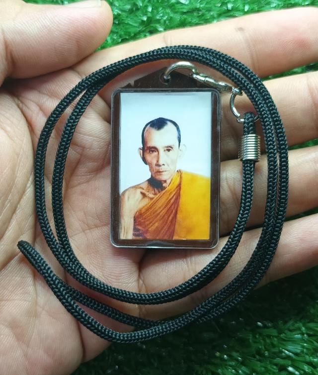 รูปถ่ายหลวงพ่อกวยพร้อมสร้อยเชือกร่ม รูปที่ 3