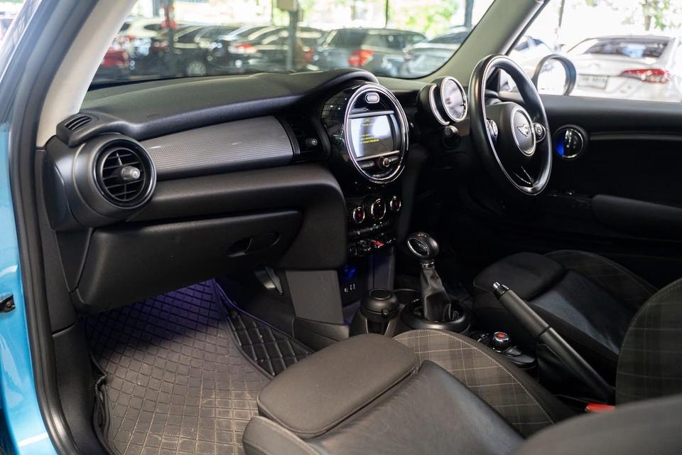 MINI F56 Cooper 1.5   ปี 2015 ไมล์ 52,000 km ประวัติการเซอร์วิสศูนย์ BMW ตลอด 14