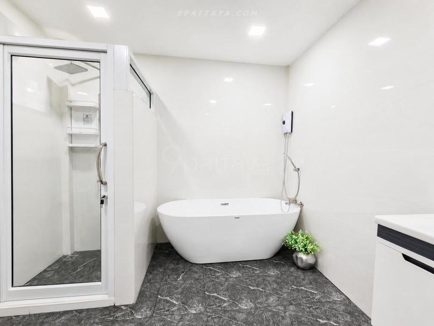 For Rent — Large Single House at Pattaya Land and House, Noen Phlap WanLarge house for rent at Pattaya Land and House, Noen Phlap Wan area. Spacious 10