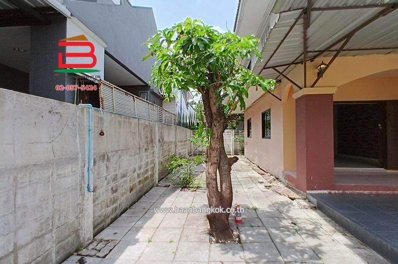 บ้านเดี่ยว หมู่บ้าน พนาสนธิ์ การ์เด้นโฮม 3 (ร่มเกล้า 15) เนื้อที่ 69.4 ตร.ว แขวงแสนแสบ เขตมีนบุรี กรุงเทพมหานคร