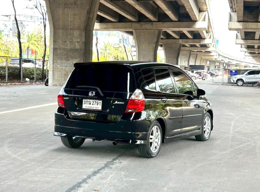 2006 Honda JAZZ 1.5 i-DSi รถสวยจัด สภาพเยี่ยม รูปที่ 2