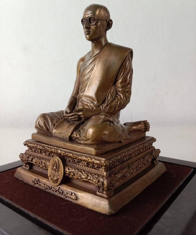 560.พระบรมรูปในหลวงทรงผนวช พลังแผ่นดิน ปี 2554 จัดสร้างเนื่องในวโรกาสครบวาระ 55 ปี ทรงผนวช 7