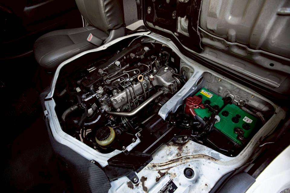 Toyota Hiace 2.5 ดีเซล M/T โม่งน้อย ปี 2007 สีขาว 15