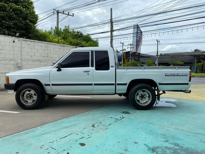 TOYOTA HILUX HERO CAB สีขาว 2